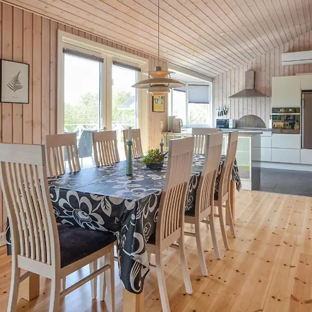 4 Bedroom In Spottrup