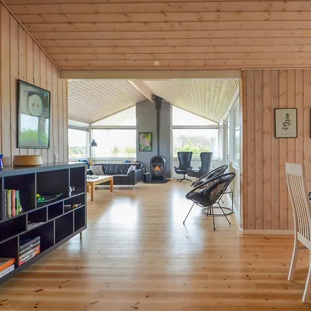 4 Bedroom In Spottrup